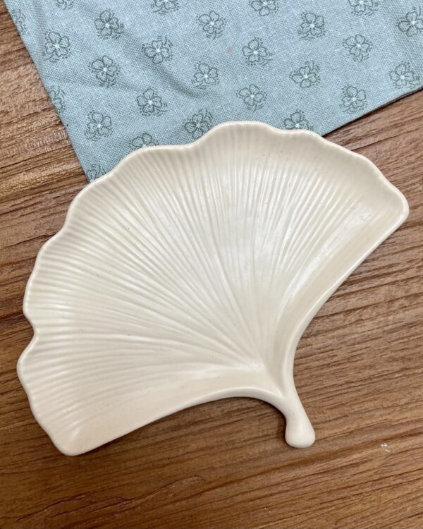 Coupelle feuille de Ginkgo en Jesmonite (matière naturelle) – Image 2