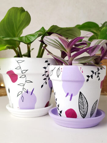Cache pot en terre cuite blanc et violet