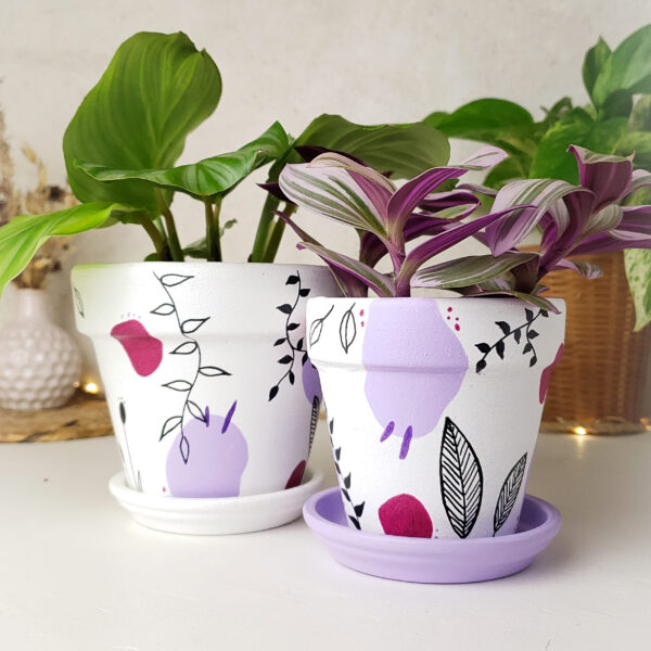 Cache pot en terre cuite blanc et violet