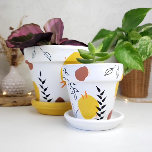 Pot de fleurs boho coloré pour plantes d’intérieur, blanc et jaune
